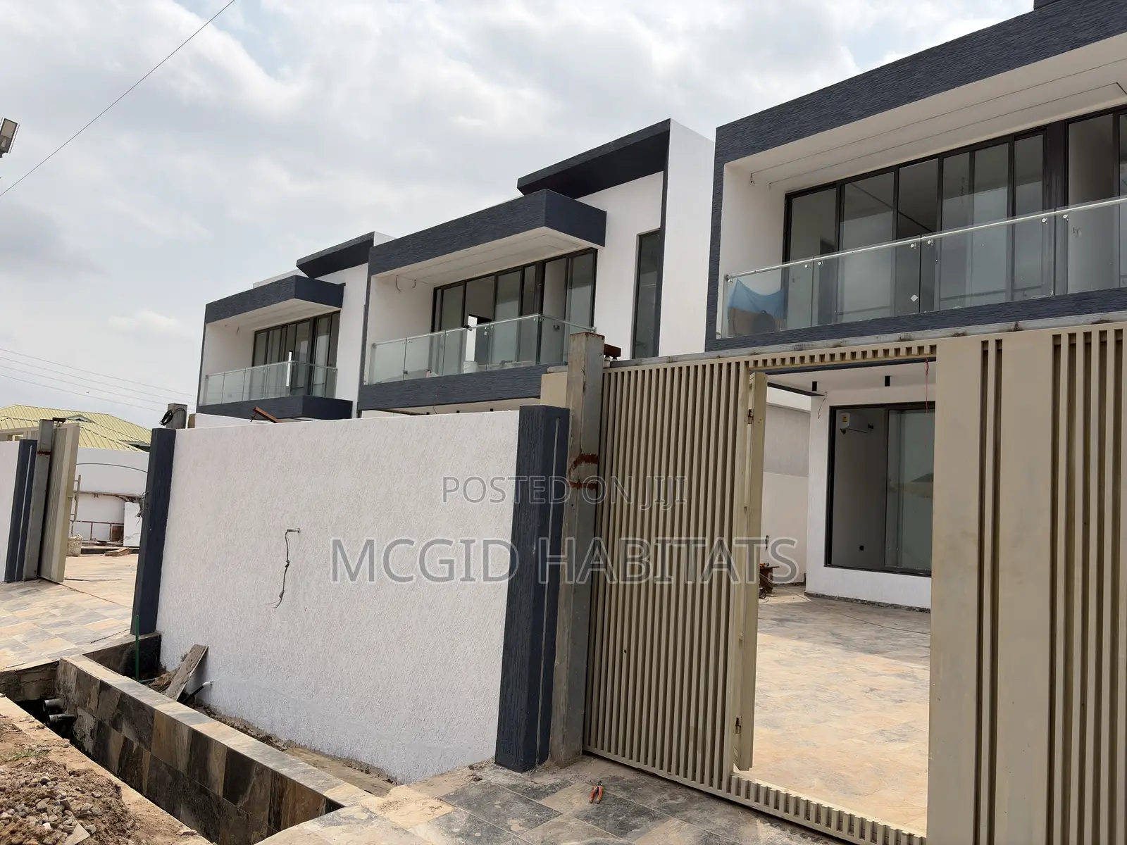 4bdrm House in Adenta for sale in Adenta