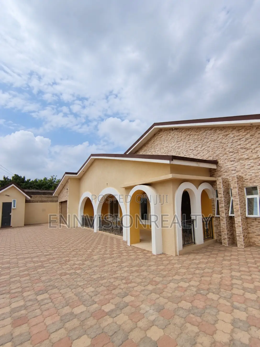 4bdrm House in Kwabenya for sale in Kwabenya