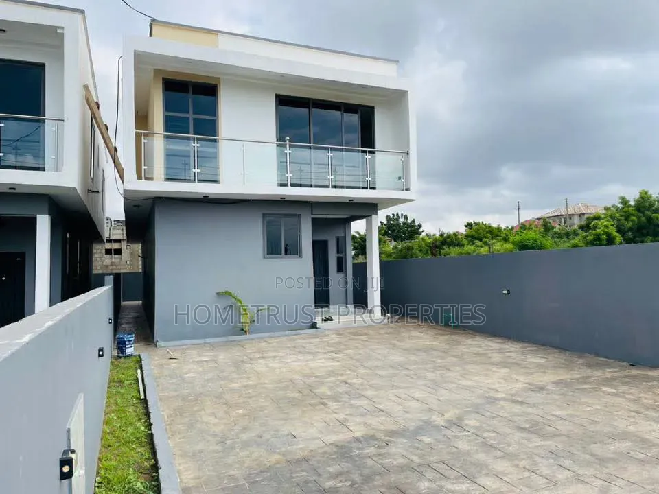 3bdrm Duplex in East Legon Hills, Police Station for sale in Police Station