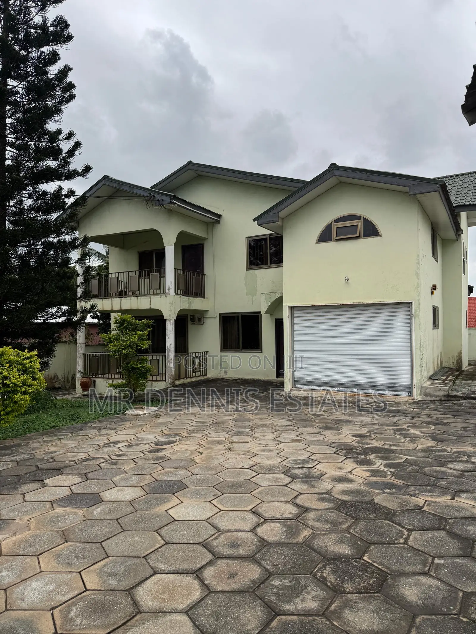 4bdrm Duplex in Tuba Kokrobite Road, Weija for sale in Weija