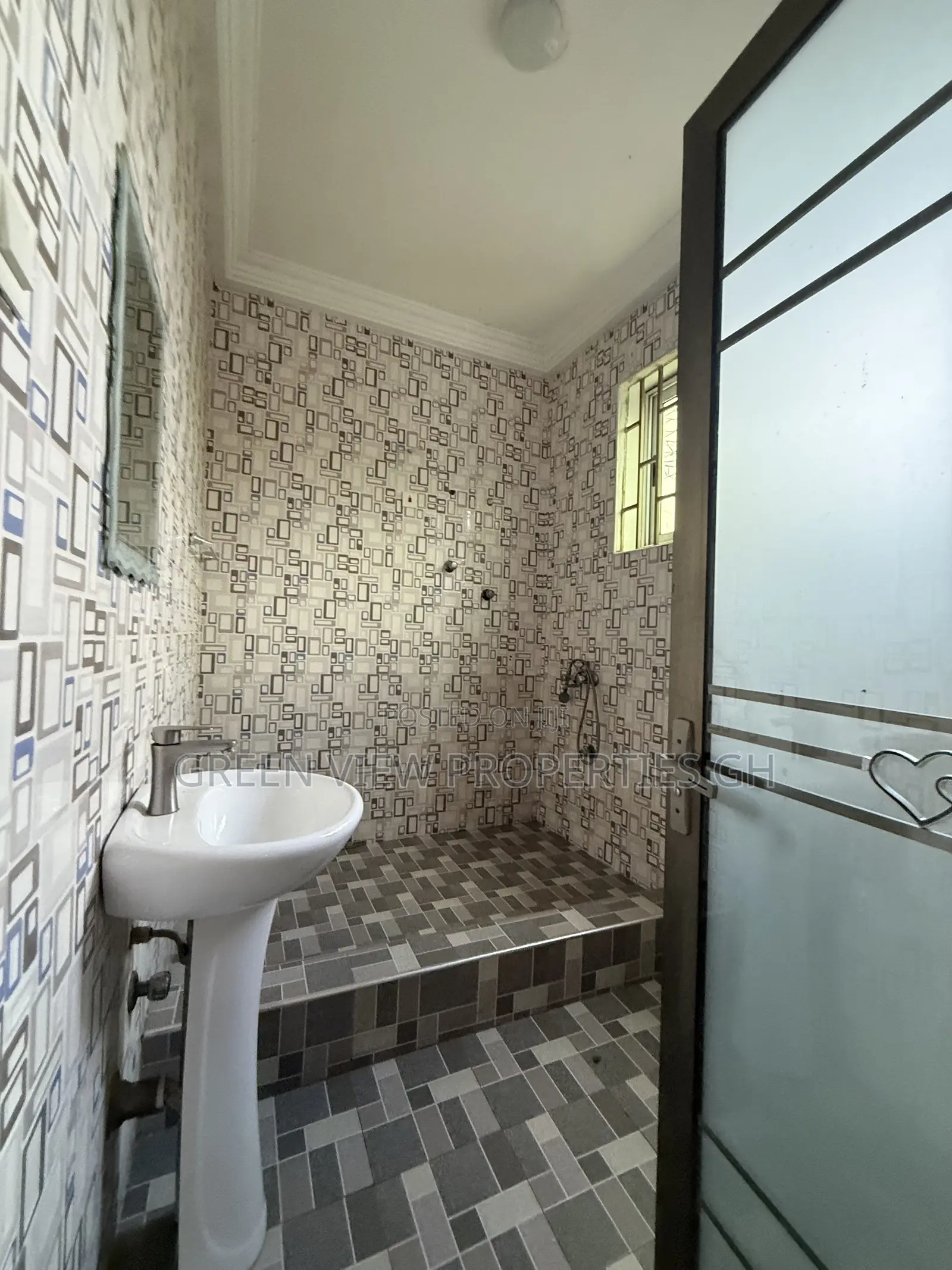 1bdrm Room & Parlour in West Hills Mall Area for rent in West Hills Mall Area