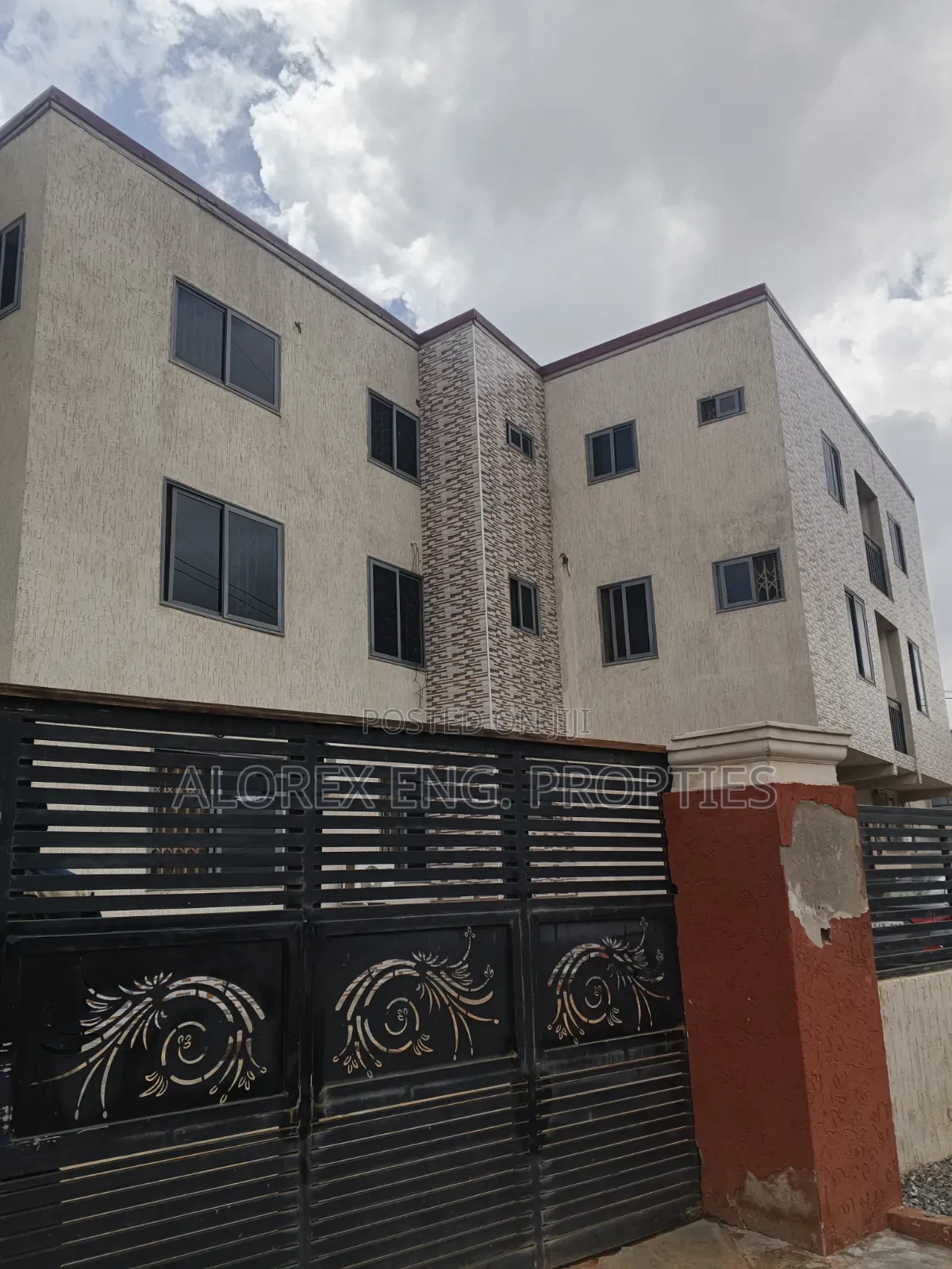 2bdrm Apartment in Adenta Amanfro, Frafraha for rent in Frafraha
