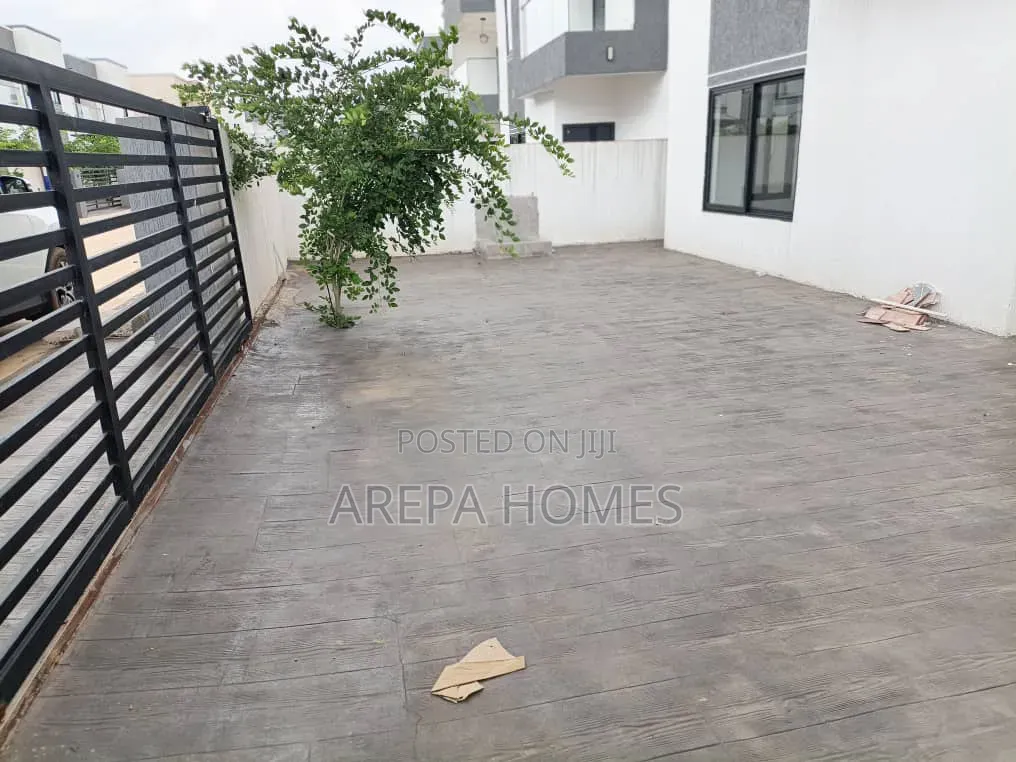 4bdrm Townhouse / Terrace in Arepa Homes, Ghana Flag for rent in Ghana Flag