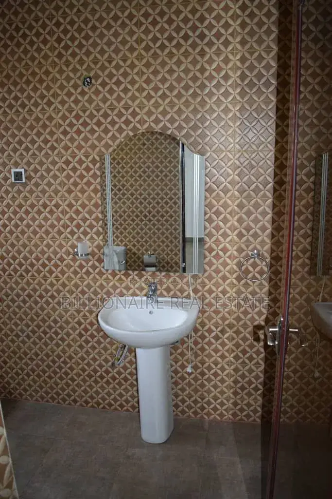 6bdrm Apartment in Aputuogya Abountem, Kumasi Metropolitan for sale in Kumasi Metropolitan