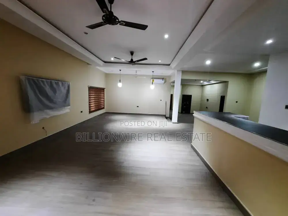 6bdrm Apartment in Aputuogya Abountem, Kumasi Metropolitan for sale in Kumasi Metropolitan