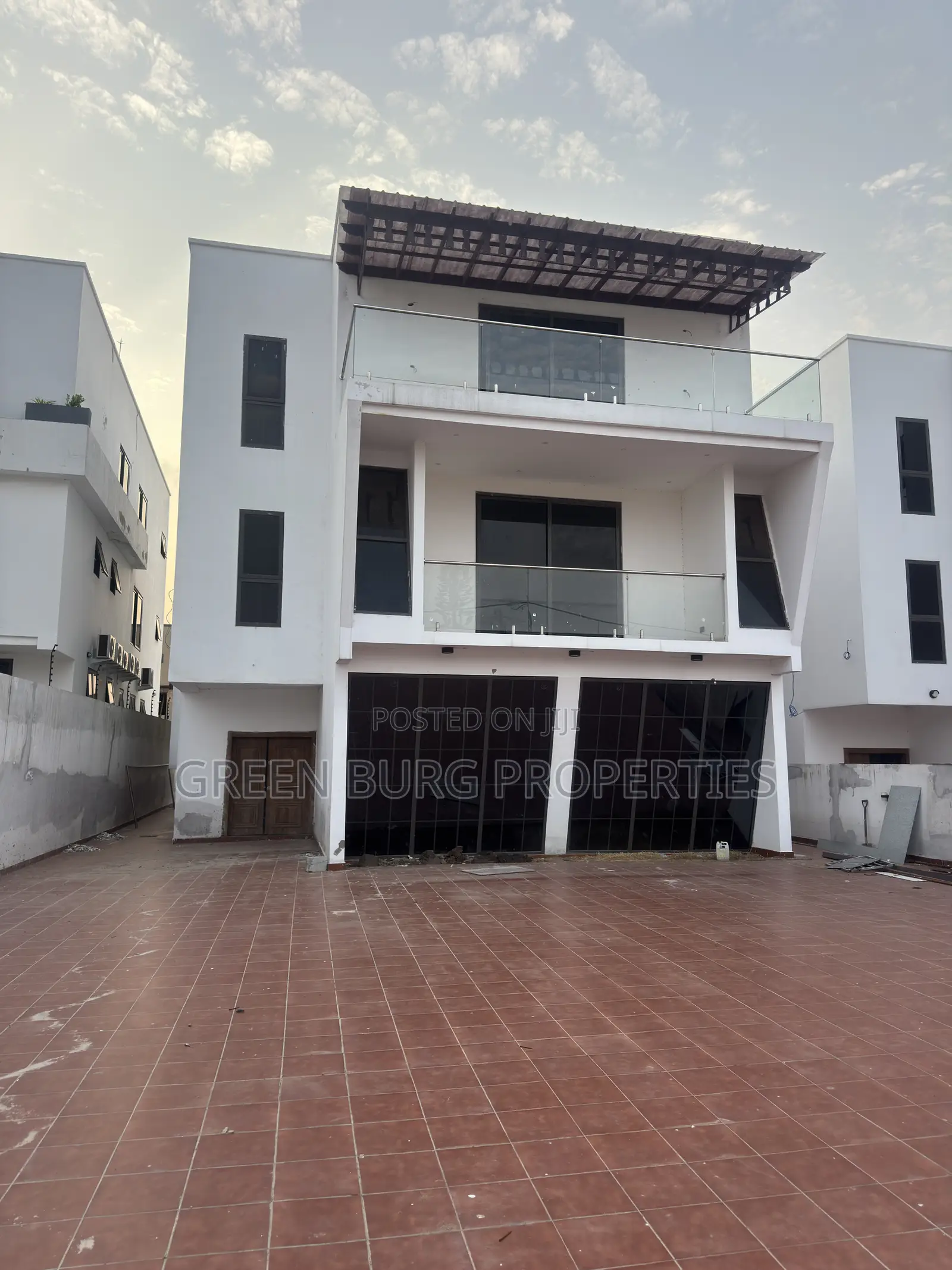 5bdrm House in Green, East Legon for sale in East Legon