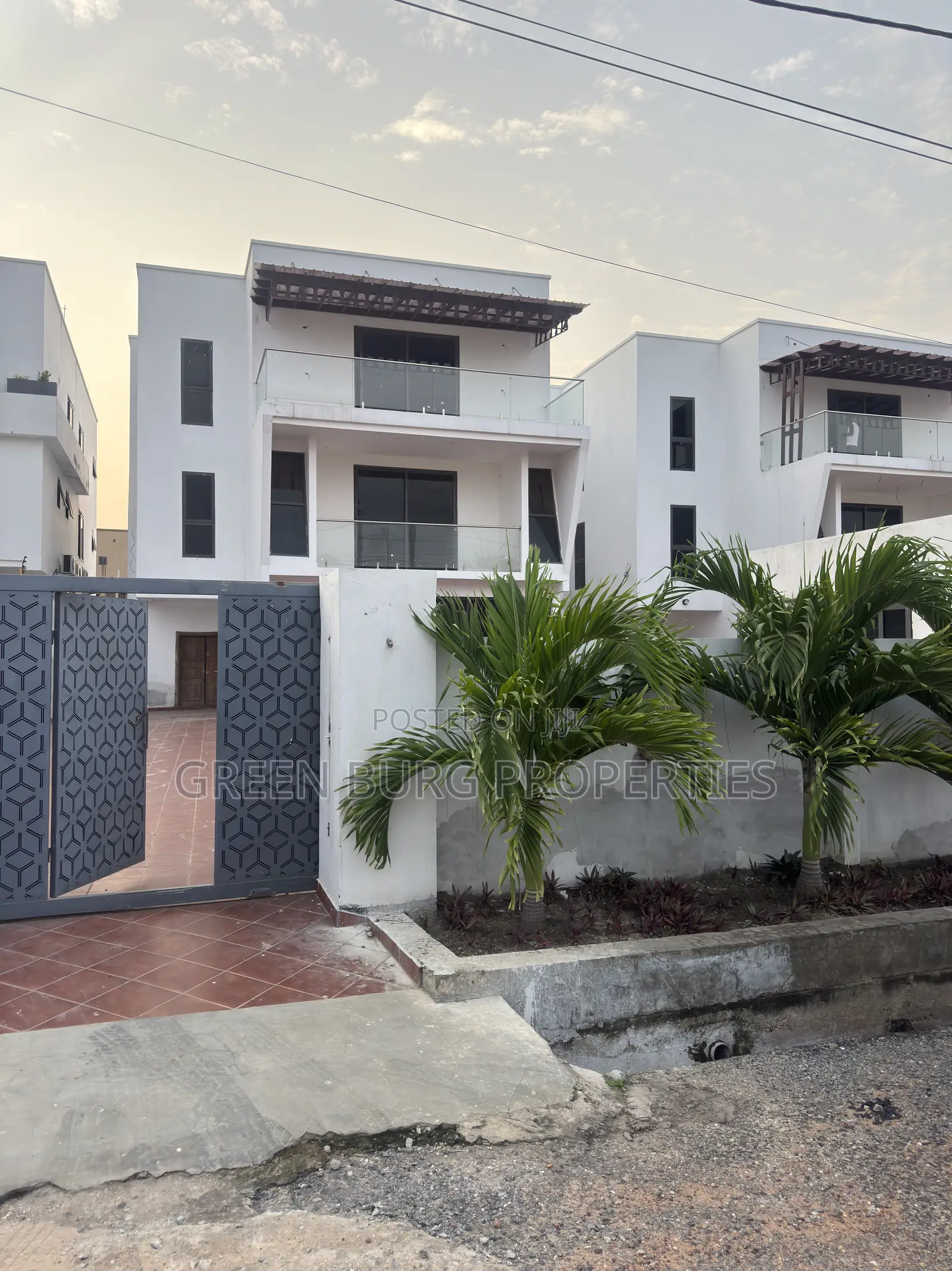 5bdrm House in Green, East Legon for sale in East Legon
