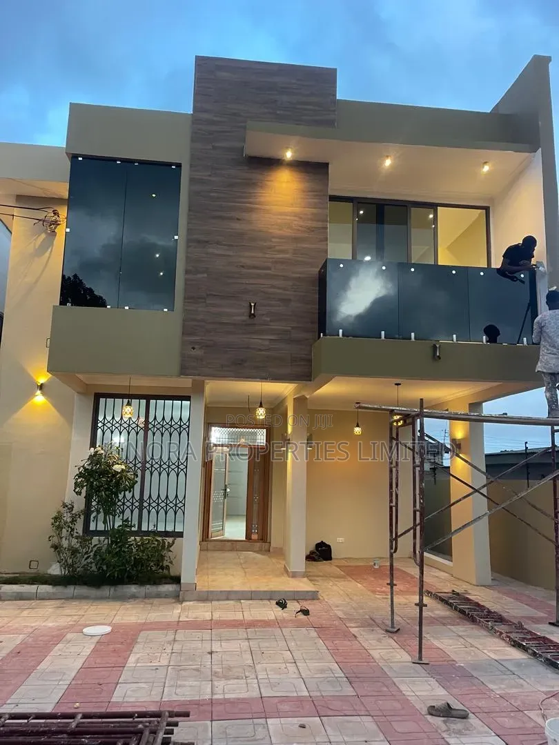 4bdrm Duplex in Tema West- Community, Accra Metropolitan for sale in Accra Metropolitan