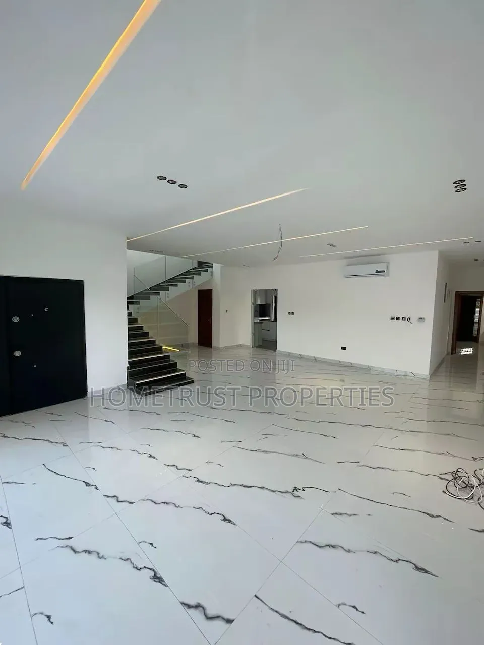 4bdrm Duplex in Oyarifa, Pentecost for sale in Pentecost