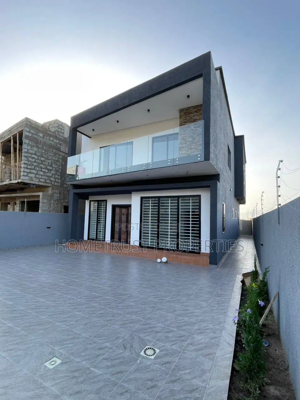 4bdrm Duplex in Oyarifa, Pentecost for sale in Pentecost