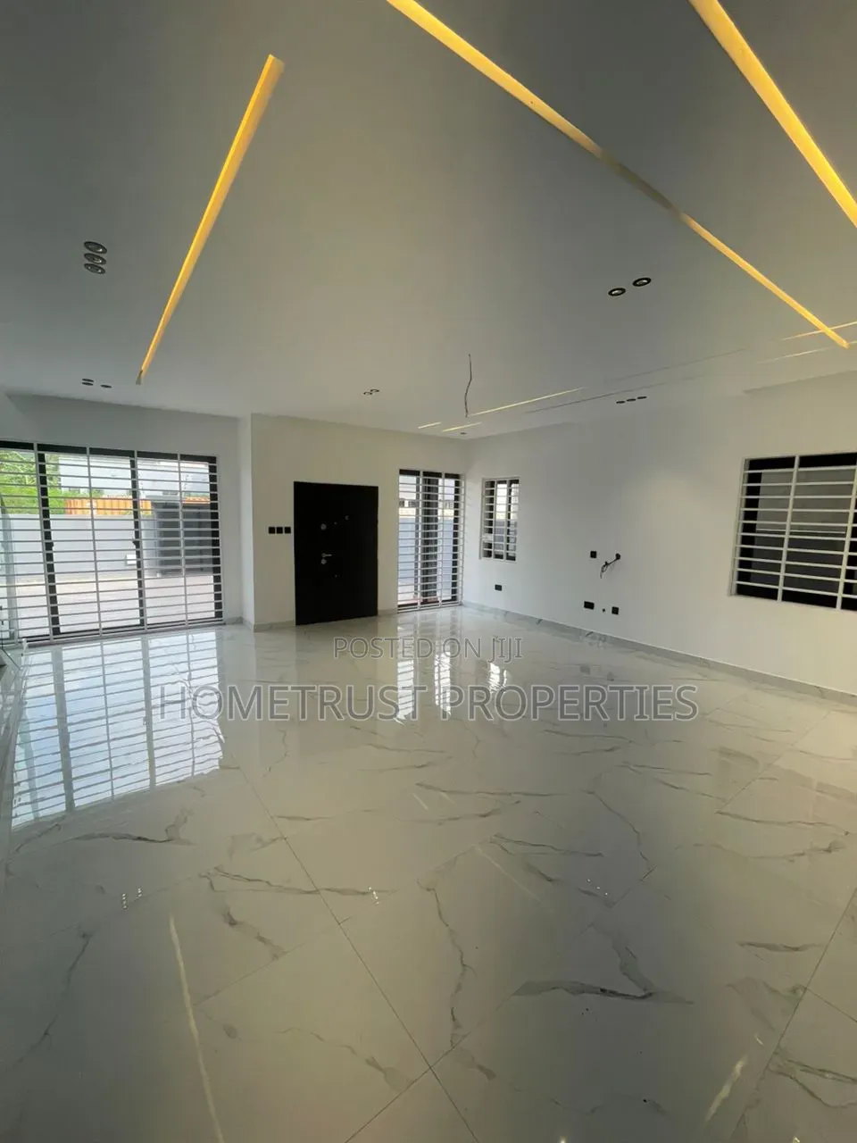 4bdrm Duplex in Oyarifa, Pentecost for sale in Pentecost