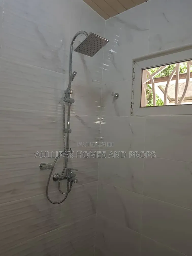 4bdrm House in Lakeside for rent in Lake Side Estate