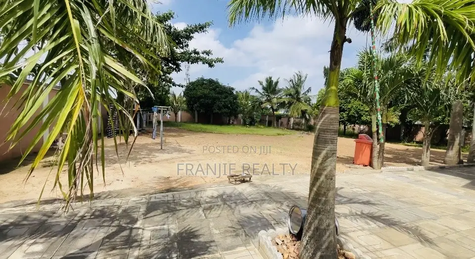 Furnished 6bdrm House in Franjie Realty, Kasoa for sale in Kasoa