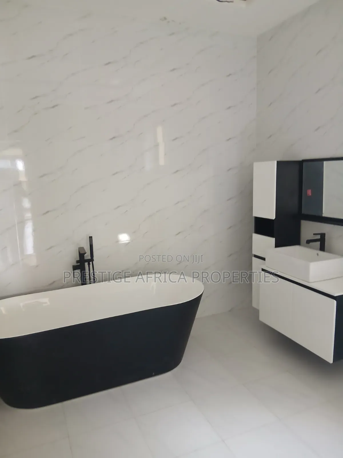 5bdrm Apartment in Accra Metropolitan for sale in Accra Metropolitan