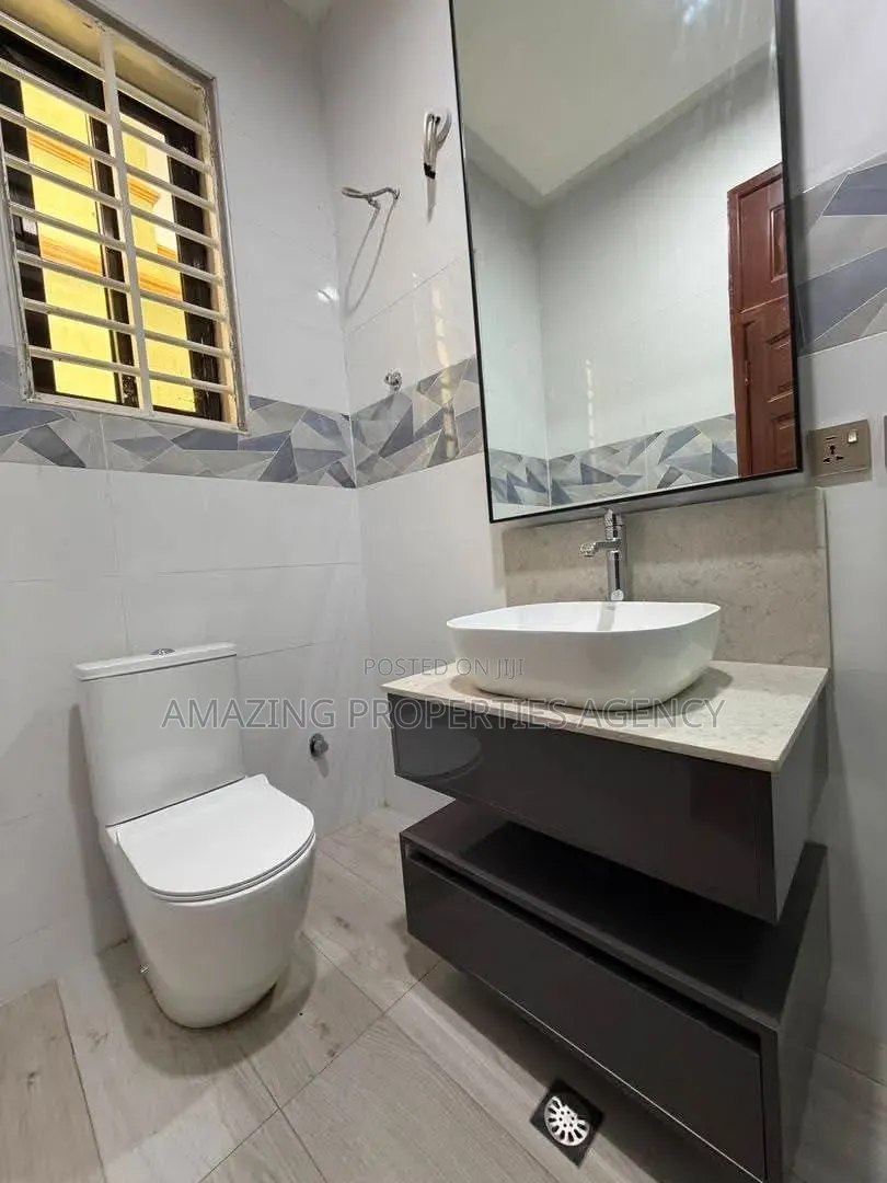 4bdrm House in East Legon, American House for rent in American House