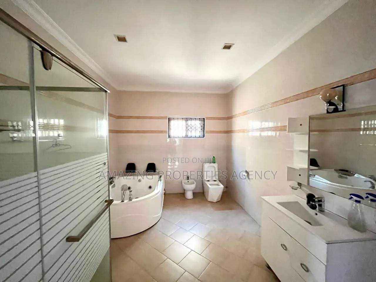 4bdrm House in East Legon, American House for rent in American House