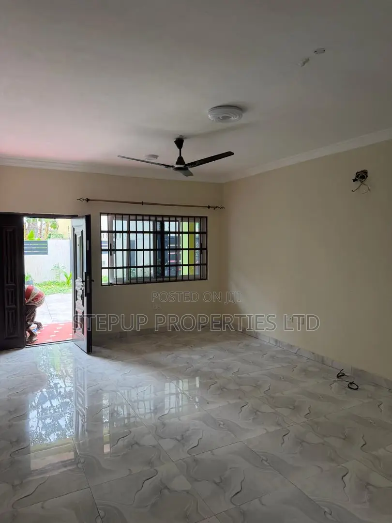 2bdrm Apartment in Ars, East Legon for rent in East Legon