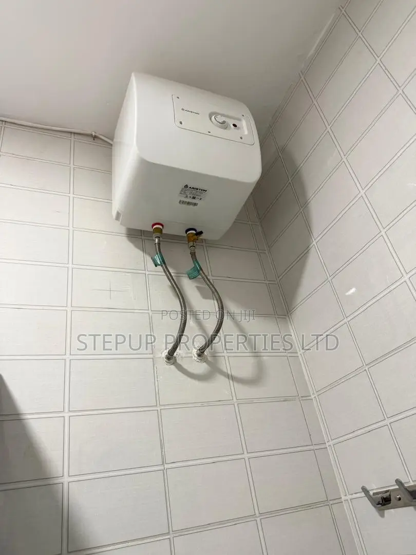 2bdrm Apartment in Ars, East Legon for rent in East Legon