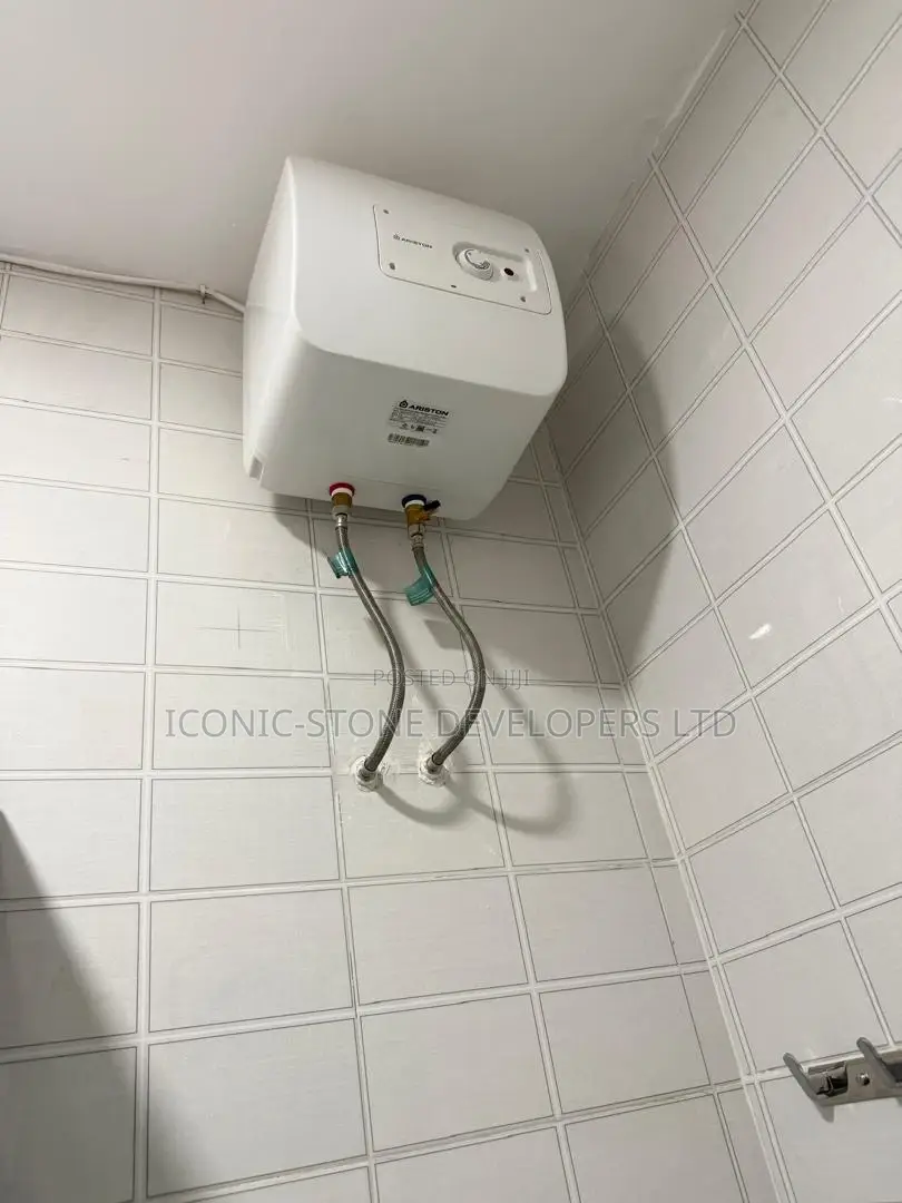 2bdrm Apartment in Ars, East Legon for rent in East Legon