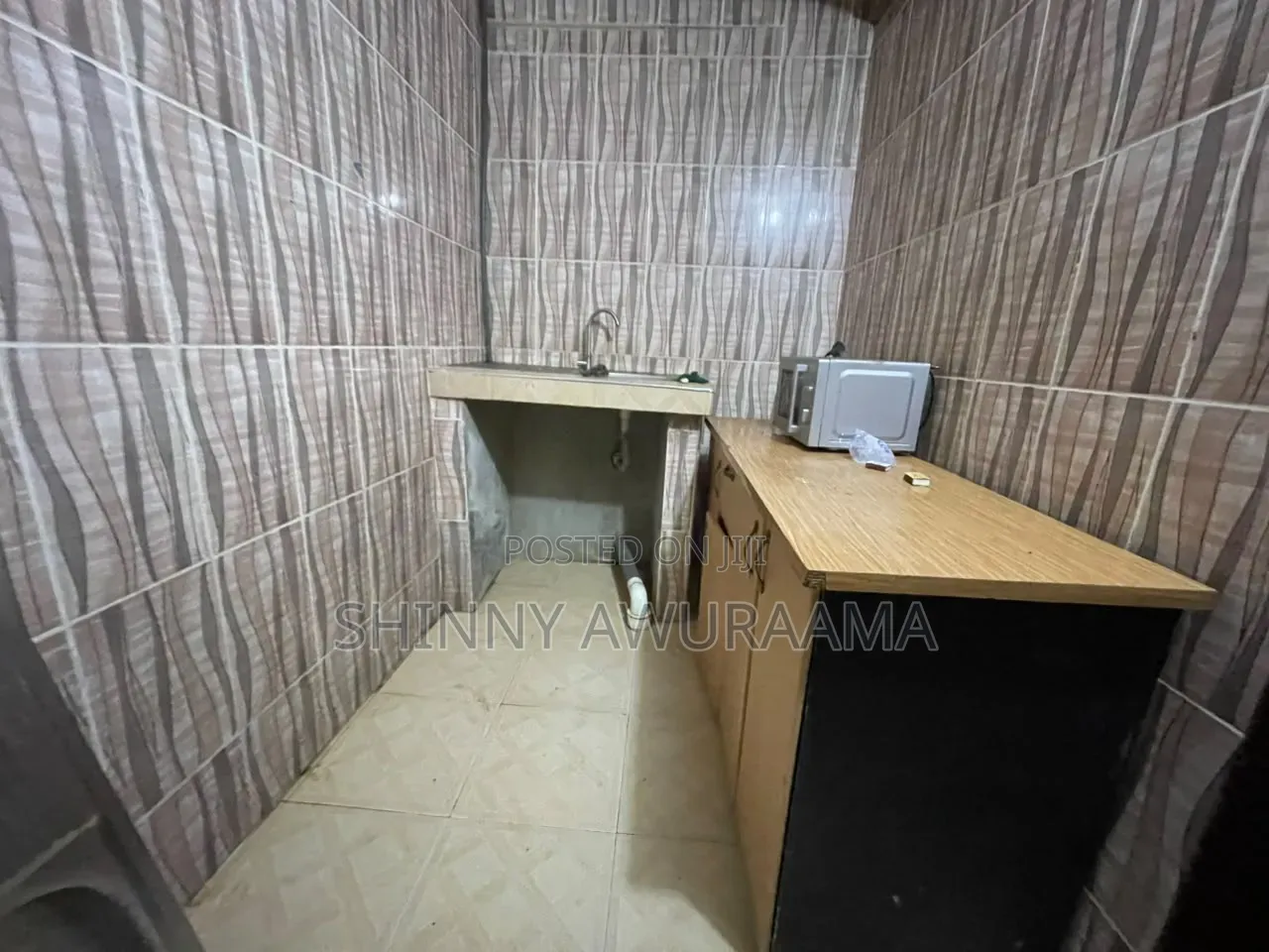 1bdrm Apartment in School Junction for rent in School Junction