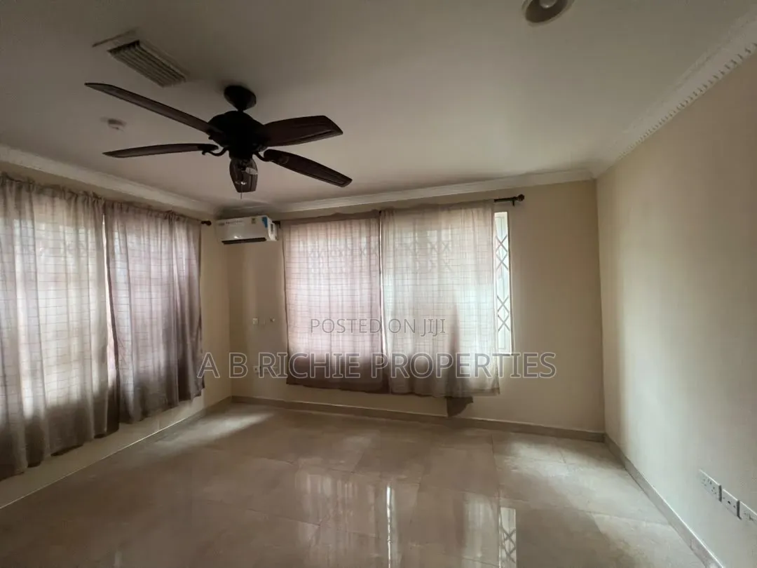 5bdrm House in Ab Richie Properties, Sakumono for sale in Sakumono
