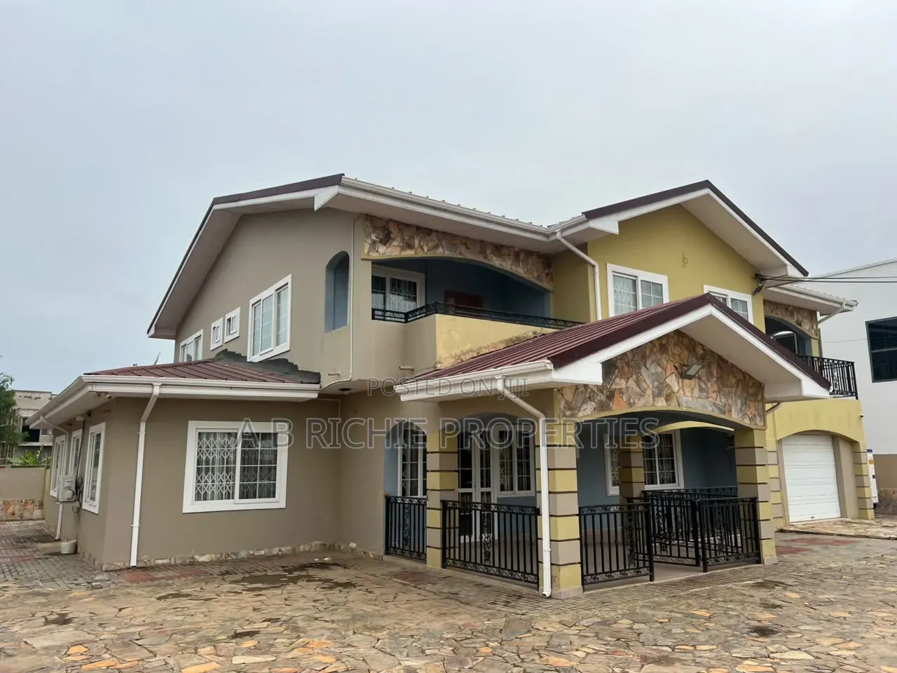5bdrm House in Ab Richie Properties, Sakumono for sale in Sakumono