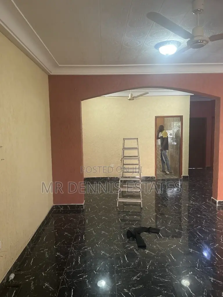 3bdrm Apartment in Westhills Mall for rent in West Hills Mall Area