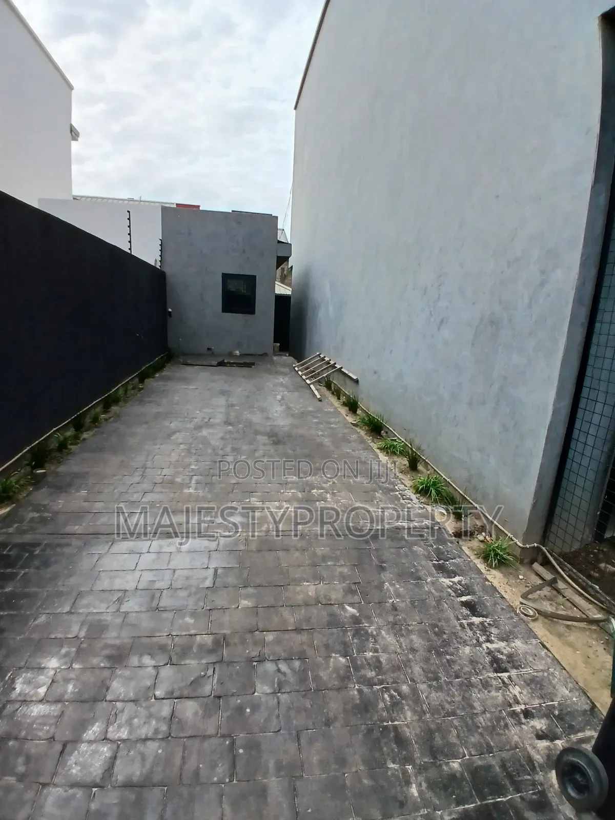 4bdrm House in Tseaddo, Airport Residential Area for sale in Airport Residential Area