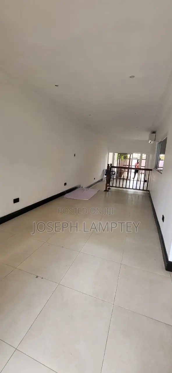 3bdrm House in Joseph Lamptey, Airport Residential Area for rent in Airport Residential Area