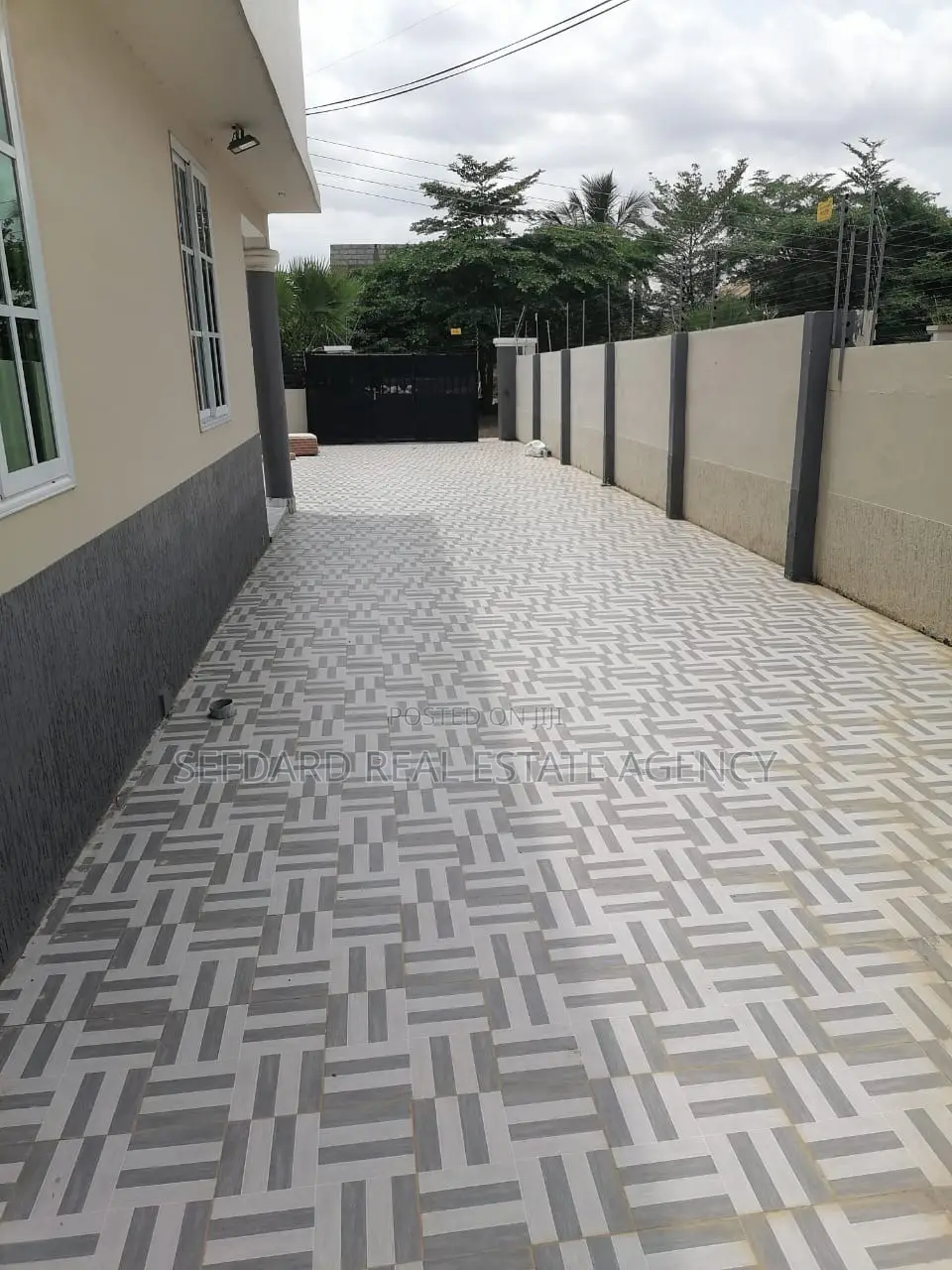 4bdrm Duplex in Sefdard Properties, Pokuase for rent in Pokuase