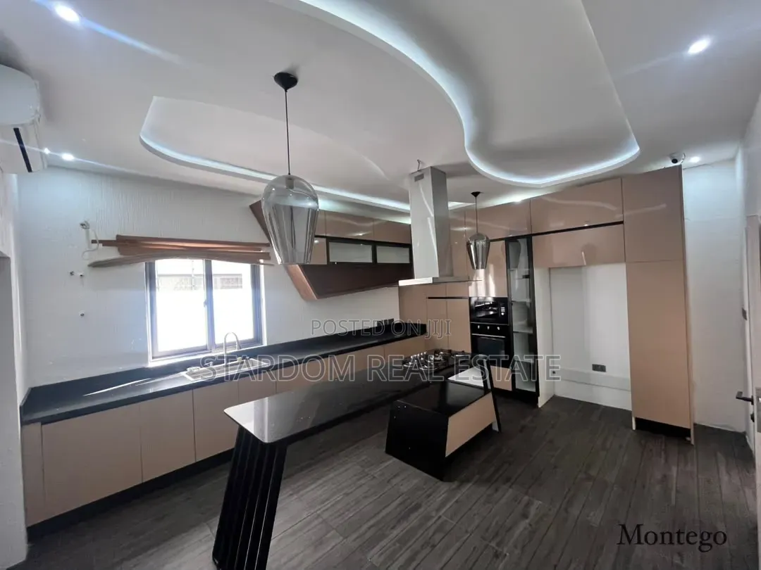 4bdrm Duplex in Ashaley Botwe, School Junction for rent in School Junction