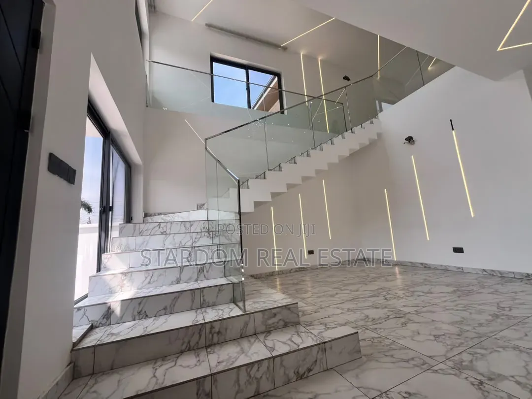 4bdrm Duplex in Ashaley Botwe, School Junction for rent in School Junction