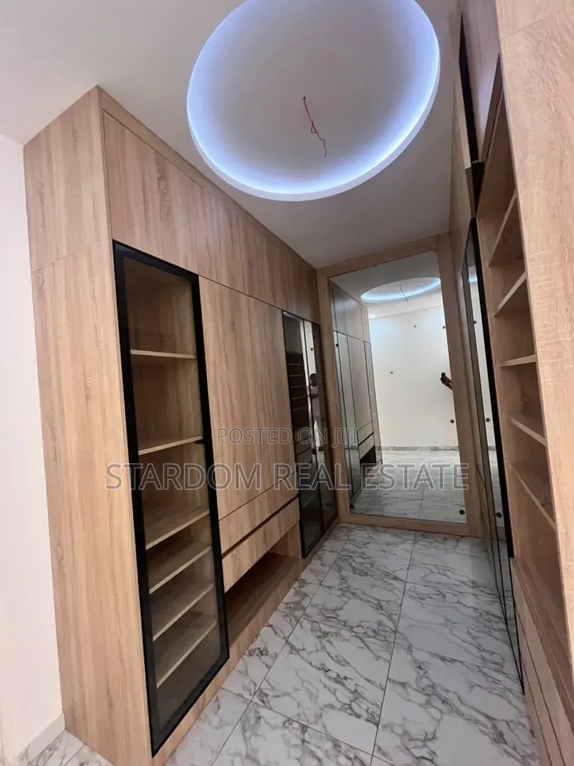 4bdrm Duplex in Ashaley Botwe, School Junction for rent in School Junction