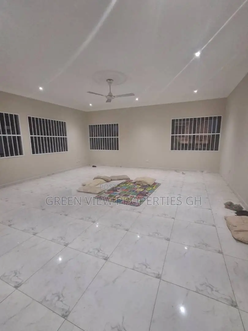 4bdrm Duplex in Ashaley Botwe for rent in Ashaley Botwe