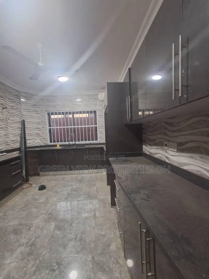 4bdrm Duplex in Ashaley Botwe for rent in Ashaley Botwe
