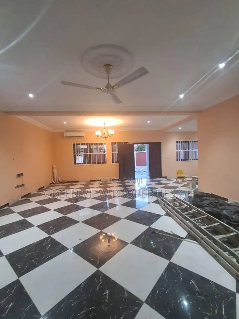 4bdrm Duplex in Ashaley Botwe for rent in Ashaley Botwe