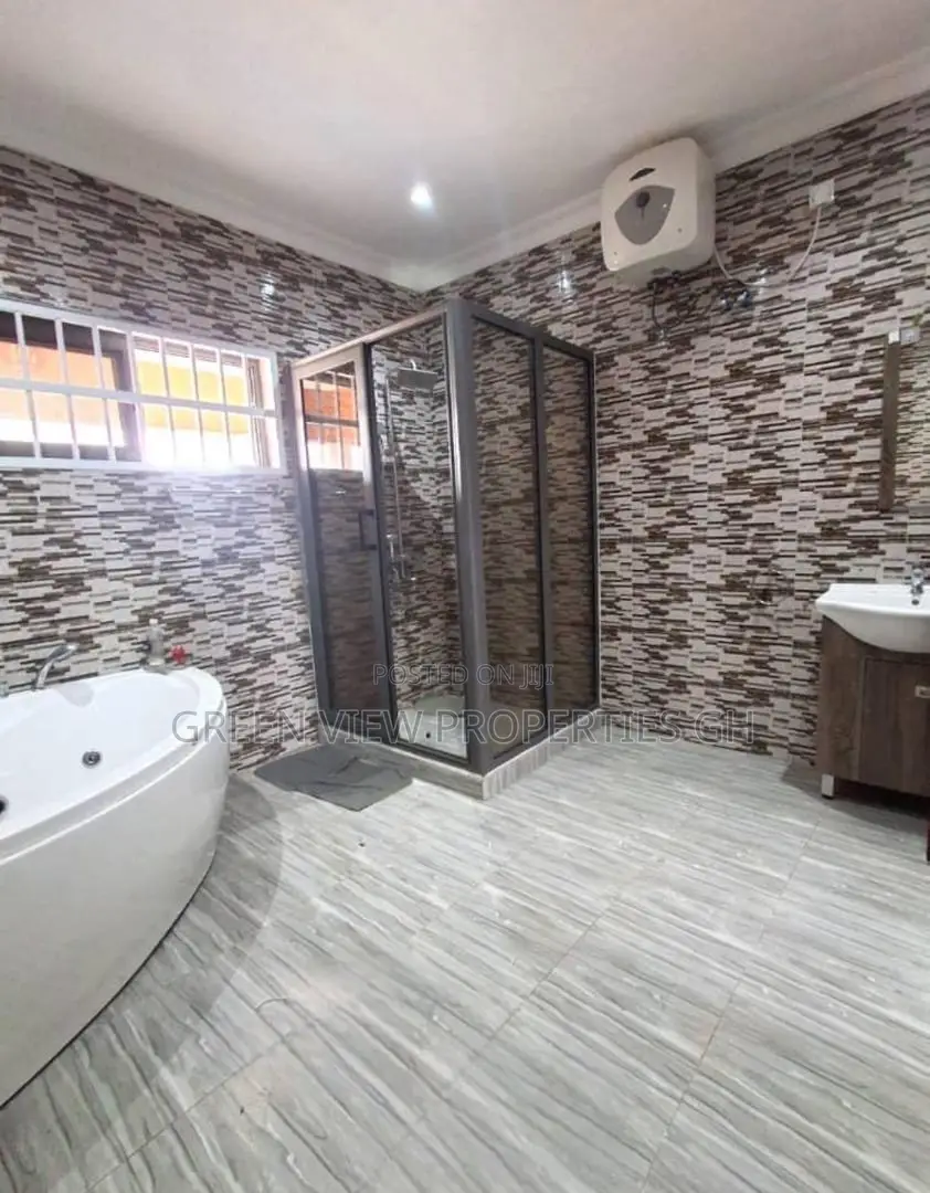 4bdrm Duplex in Ashaley Botwe for rent in Ashaley Botwe