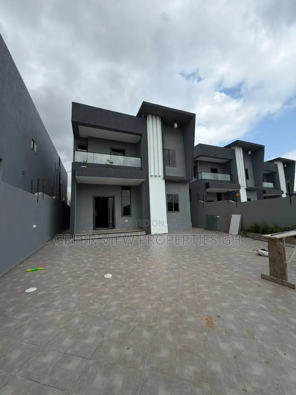 4bdrm Duplex in East Legon for sale in East Legon