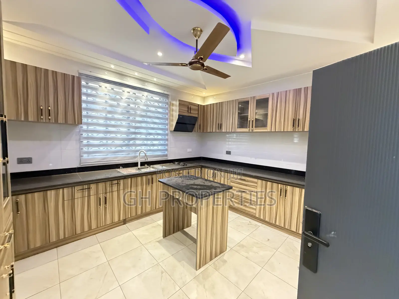 7bdrm Mansion in Atasemanso., Kumasi Metropolitan for sale in Kumasi Metropolitan
