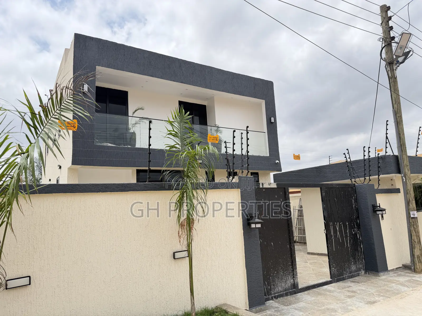 4bdrm Duplex in Atasemanso., Kumasi Metropolitan for sale in Kumasi Metropolitan