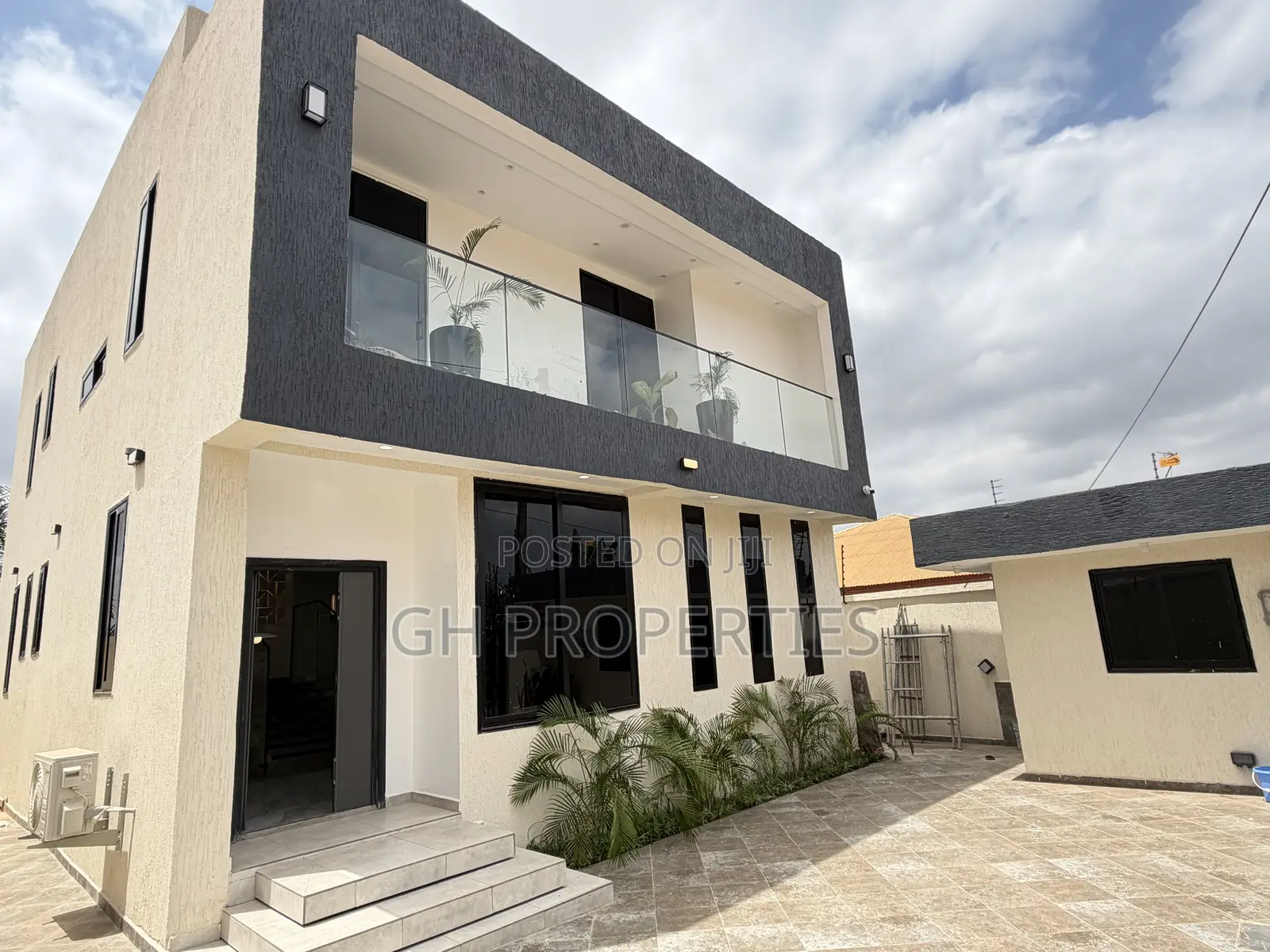 4bdrm Duplex in Atasemanso., Kumasi Metropolitan for sale in Kumasi Metropolitan