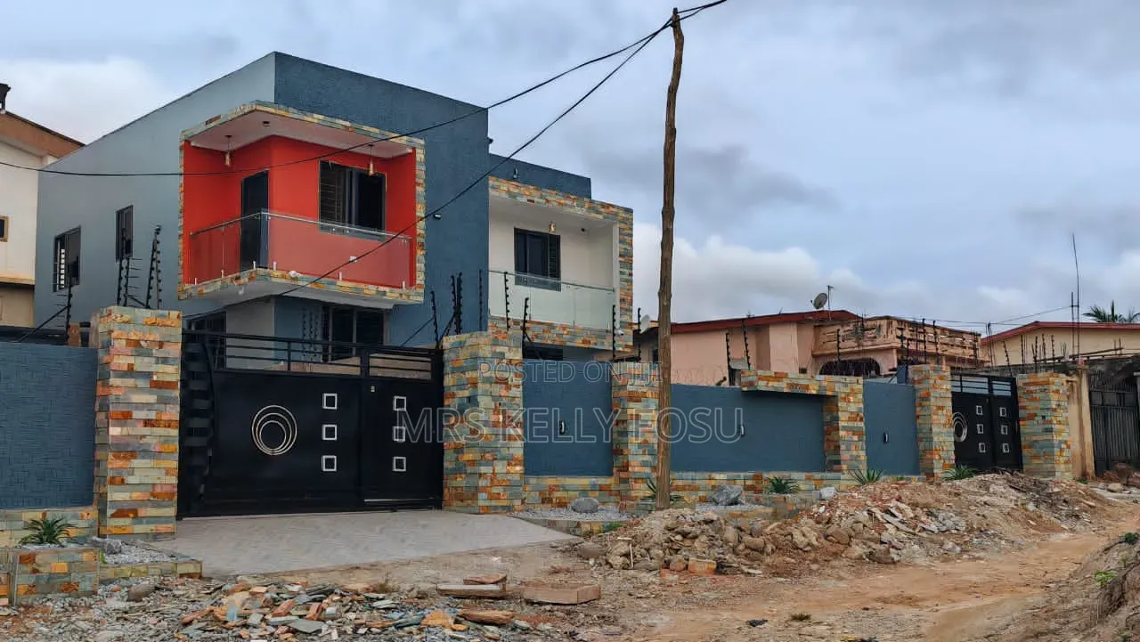 Furnished 5bdrm Apartment in Buokrom Estate F, Kumasi Metropolitan in Kumasi Metropolitan