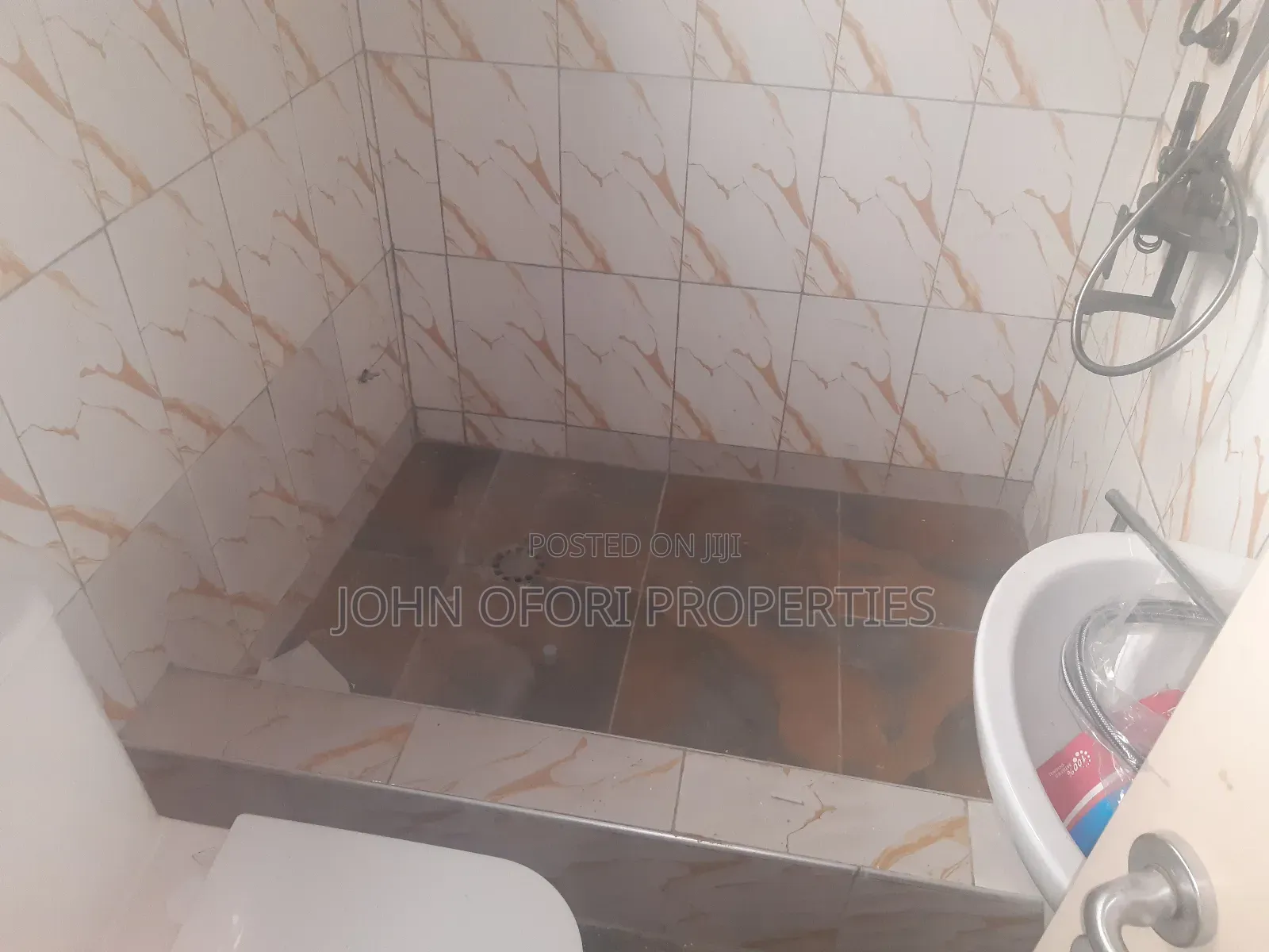 2bdrm Apartment in Kentinkrono Nsenie, Kumasi Metropolitan for rent in Kumasi Metropolitan