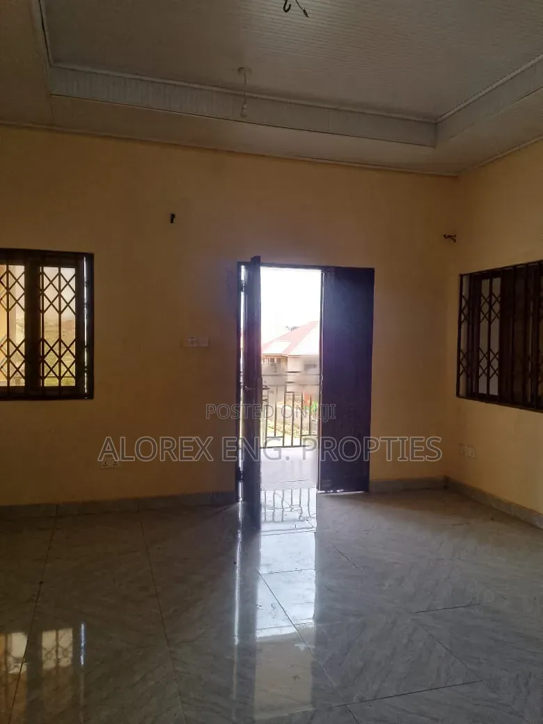 2bdrm Apartment in Adenta, Commandos for rent in Commandos