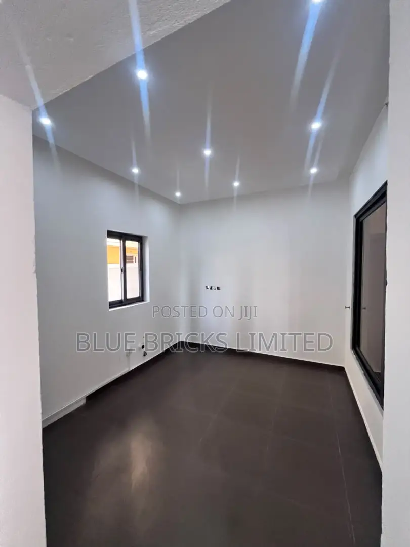 4bdrm House in Ashaley Botwe, School Junction for rent in School Junction