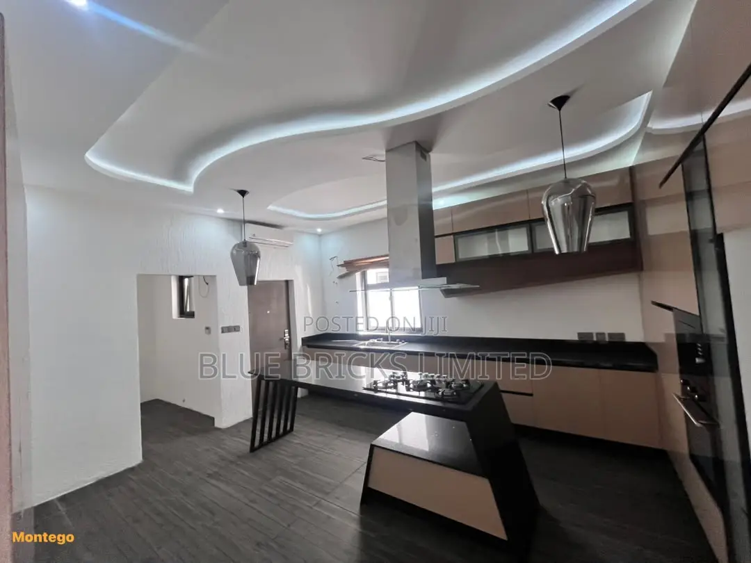 4bdrm House in Ashaley Botwe, School Junction for rent in School Junction