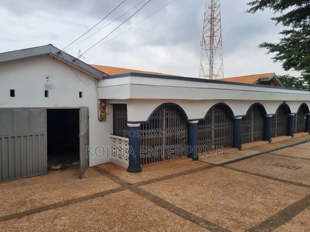 5bdrm House in Ahenema Kokoben, Kumasi Metropolitan for rent in Kumasi Metropolitan