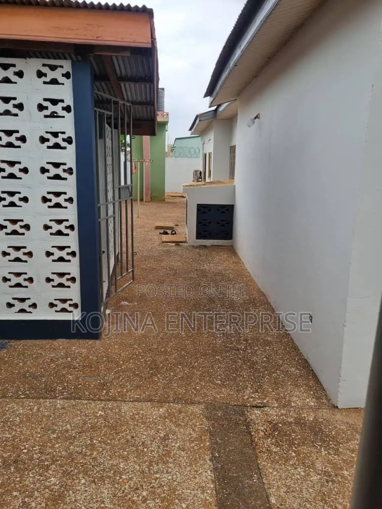 5bdrm House in Ahenema Kokoben, Kumasi Metropolitan for rent in Kumasi Metropolitan