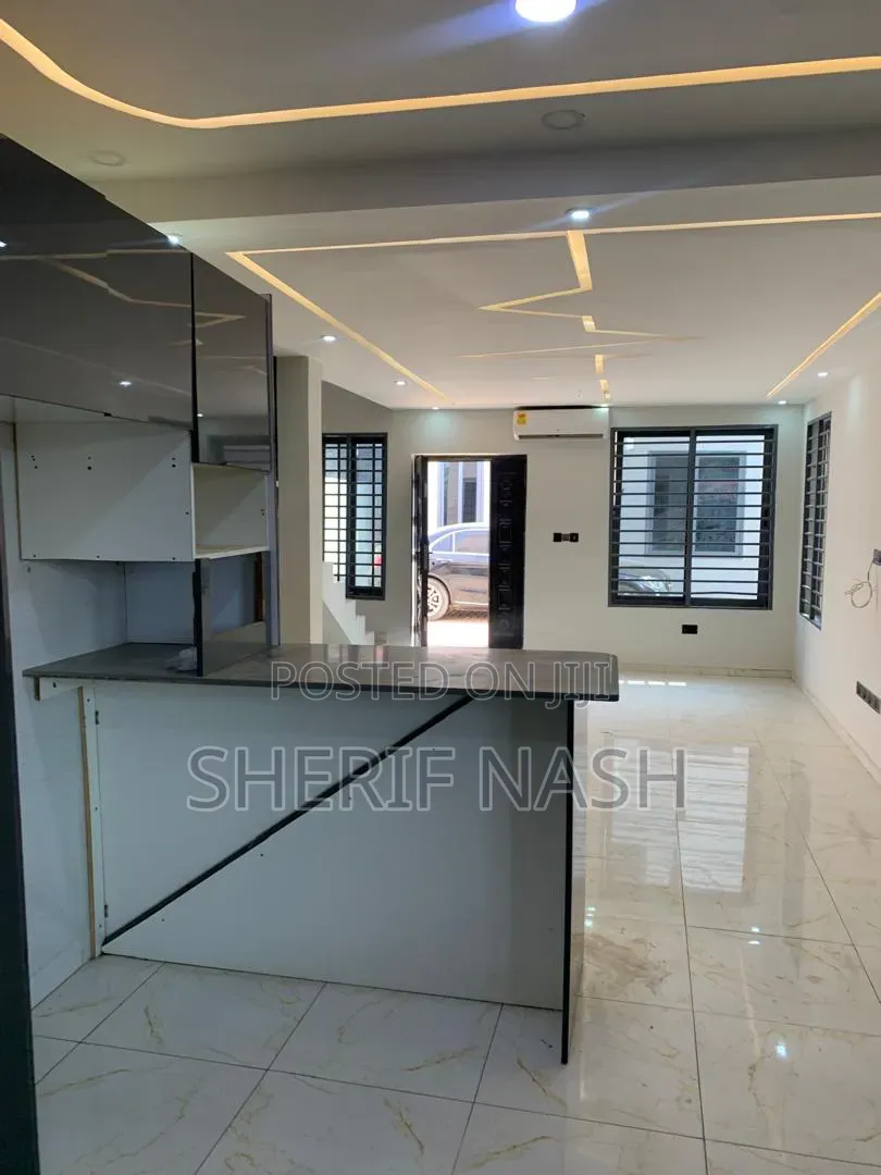 3bdrm Duplex in Ashaly Botwe, Accra Metropolitan for rent in Accra Metropolitan