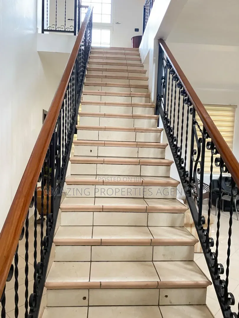 5bdrm House in East Legon, American House for sale in American House